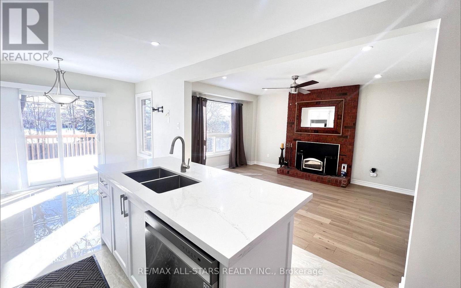 137 Percy Lane, Whitchurch-Stouffville, Ontario  L4A 7Y1 - Photo 9 - N12906082