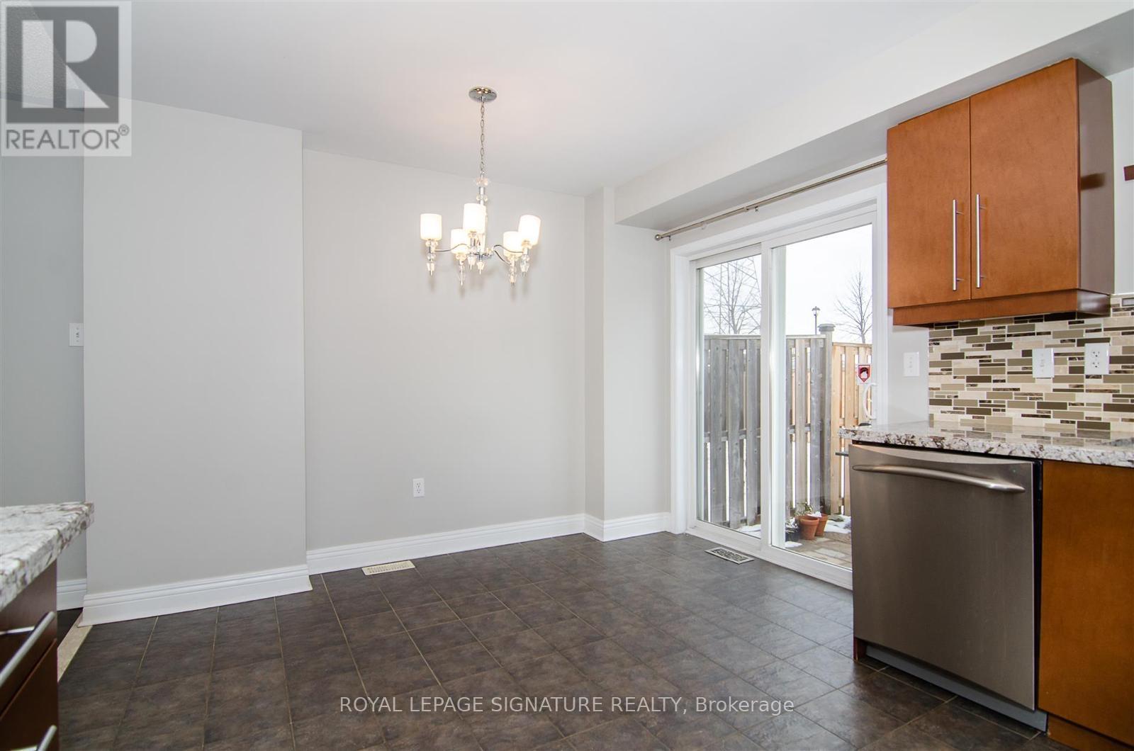 632 Candlestick Circle, Mississauga, Ontario  L4Z 0B4 - Photo 3 - W12906084