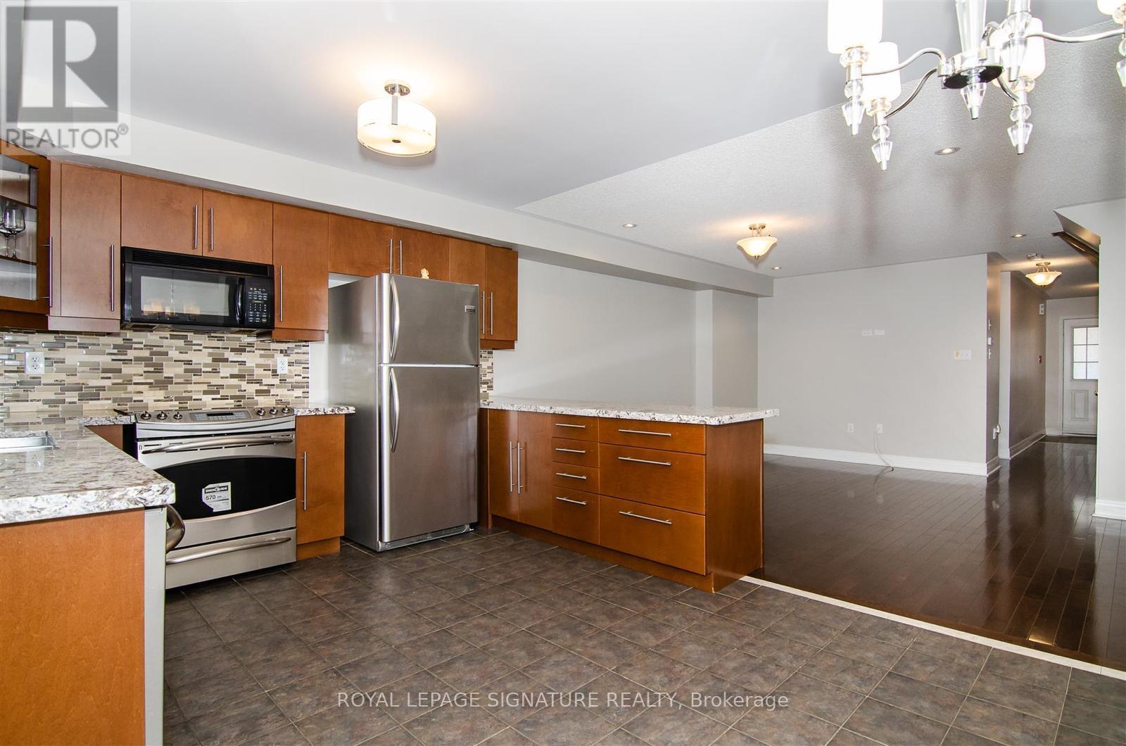 632 Candlestick Circle, Mississauga, Ontario  L4Z 0B4 - Photo 4 - W12906084