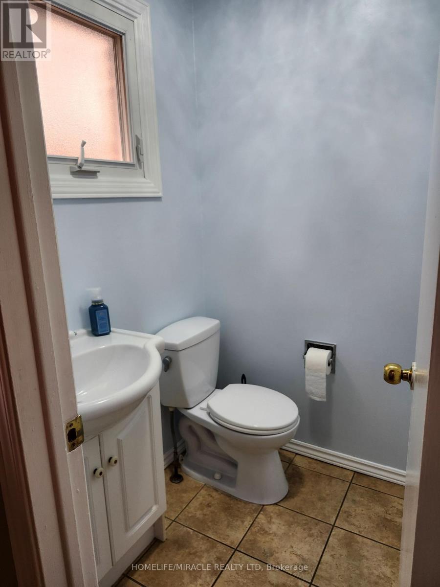 6149 Starfield Crescent, Mississauga, Ontario  L5N 1X2 - Photo 12 - W12906086