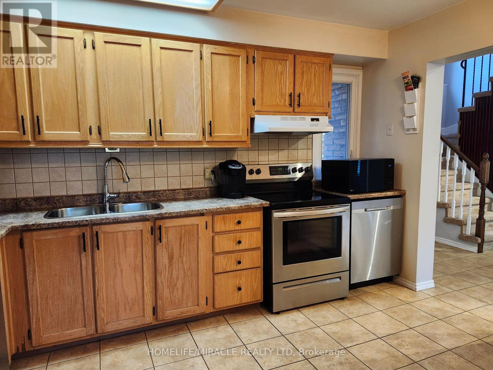 6149 Starfield Crescent, Mississauga, Ontario  L5N 1X2 - Photo 13 - W12906086