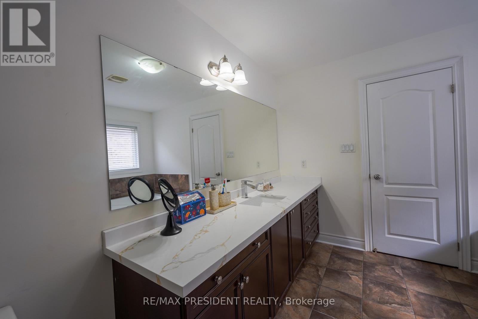 16 Bassett Crescent, Brampton, Ontario  L6X 5G2 - Photo 16 - W12906088