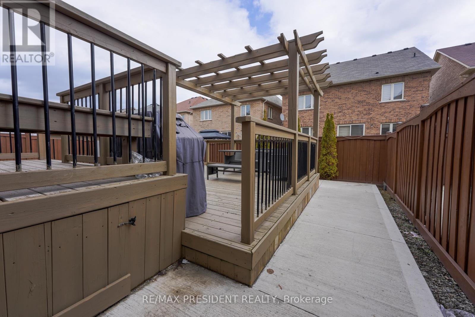 16 Bassett Crescent, Brampton, Ontario  L6X 5G2 - Photo 37 - W12906088