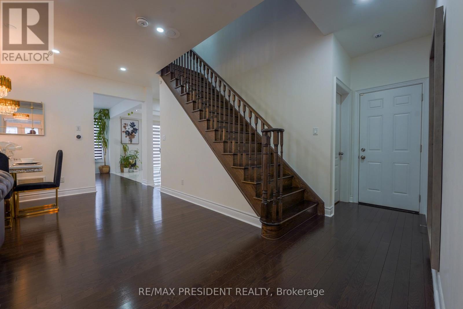 16 Bassett Crescent, Brampton, Ontario  L6X 5G2 - Photo 5 - W12906088