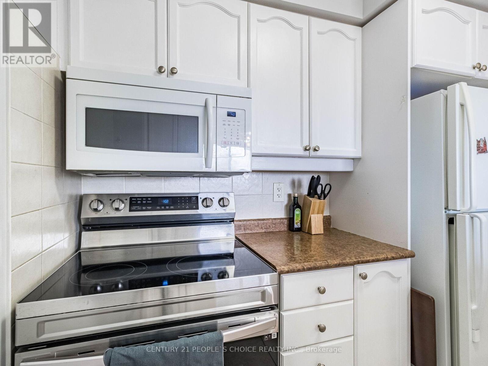 2526 - 700 Humberwood Boulevard, Toronto, Ontario  M9W 7J4 - Photo 13 - W12906092