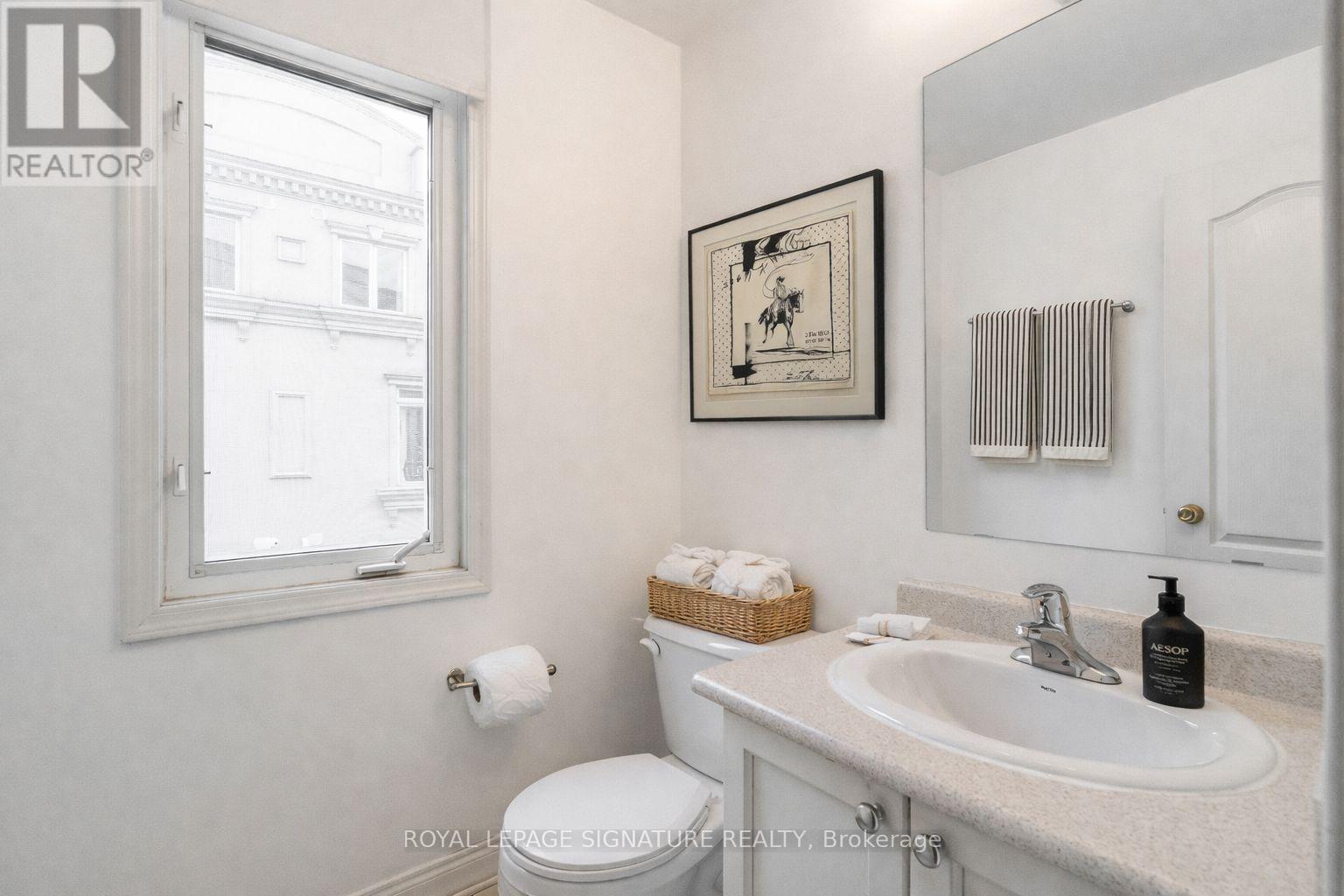 Th21 - 68 Carr Street, Toronto, Ontario  M5T 1B7 - Photo 8 - C12901276