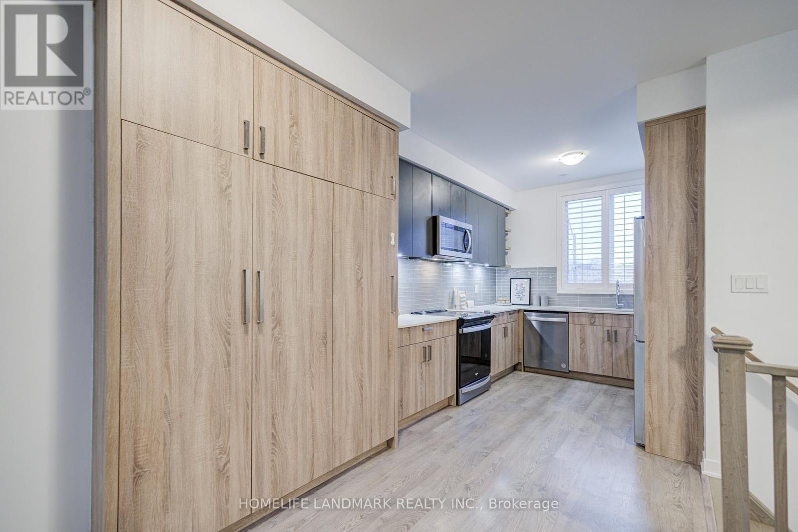 46 Hooyo Terrace, Toronto, Ontario  M6A 0E2 - Photo 5 - C12903518