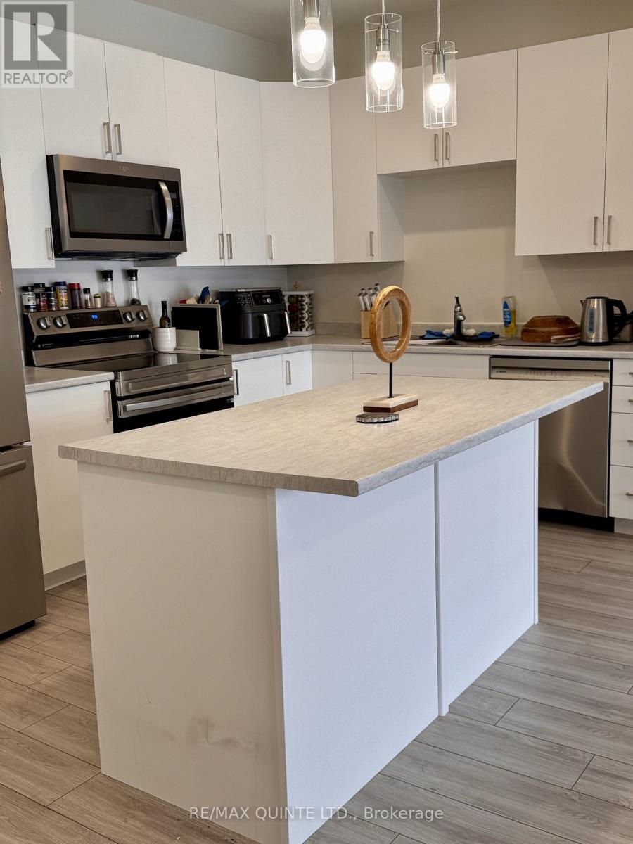 25 Markland Avenue, Prince Edward County, Ontario  K0K 2T0 - Photo 9 - X12903592