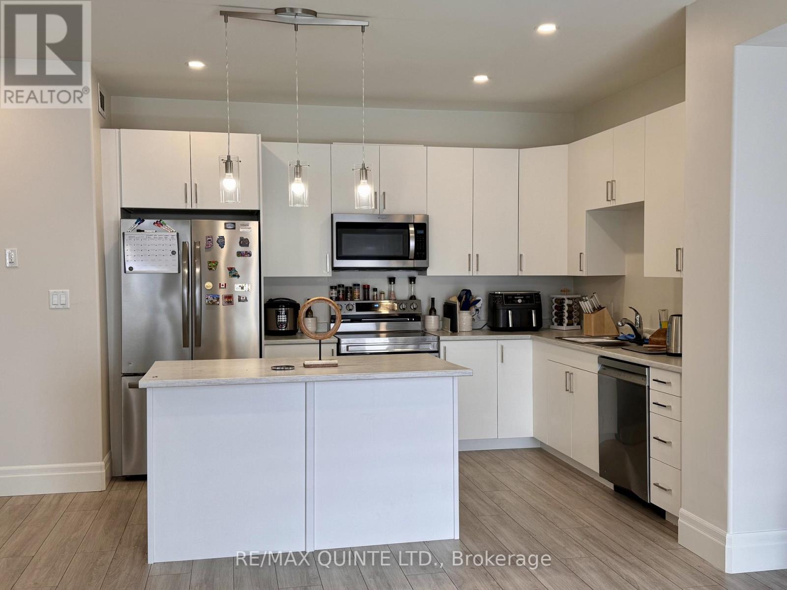 25 Markland Avenue, Prince Edward County, Ontario  K0K 2T0 - Photo 7 - X12903592