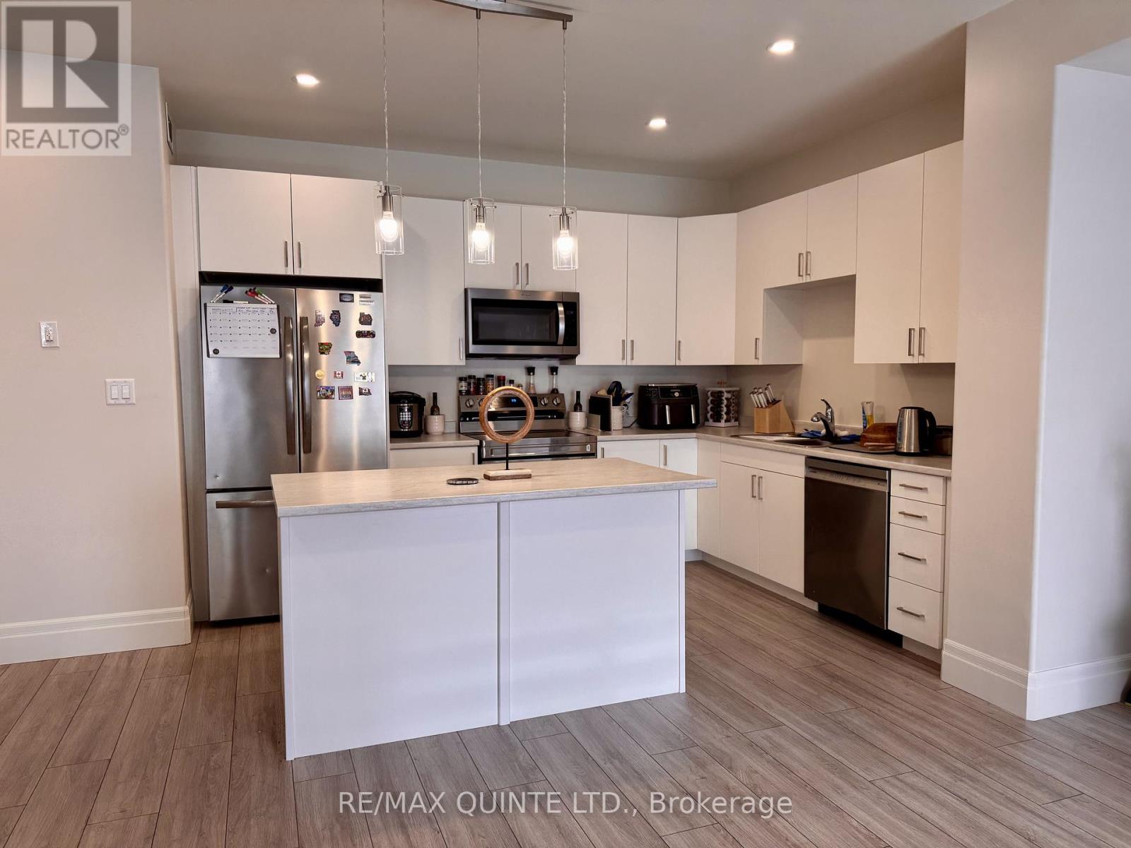 25 Markland Avenue, Prince Edward County, Ontario  K0K 2T0 - Photo 6 - X12903592