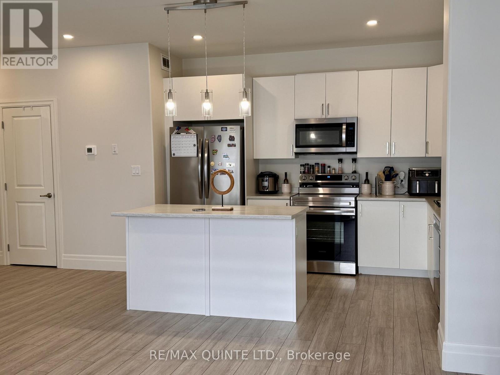 25 Markland Avenue, Prince Edward County, Ontario  K0K 2T0 - Photo 8 - X12903592