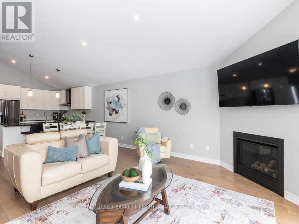 627 Bracewell Street, Mississippi Mills, Ontario  K0A 1A0 - Photo 10 - X12906124