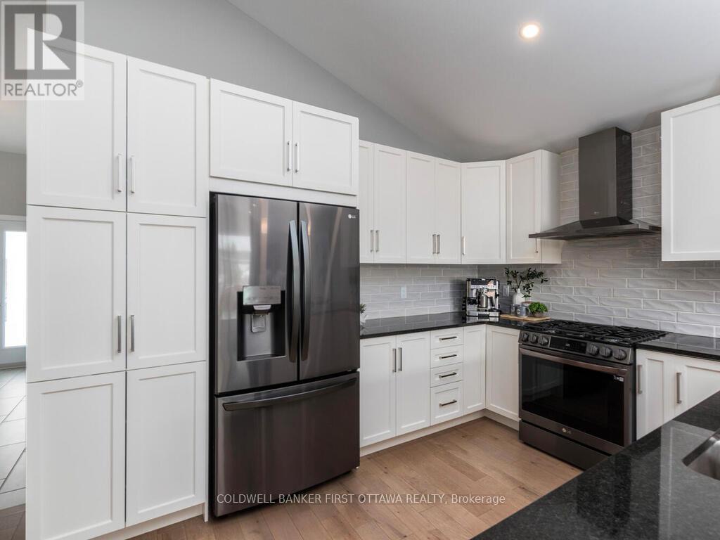 627 Bracewell Street, Mississippi Mills, Ontario  K0A 1A0 - Photo 16 - X12906124