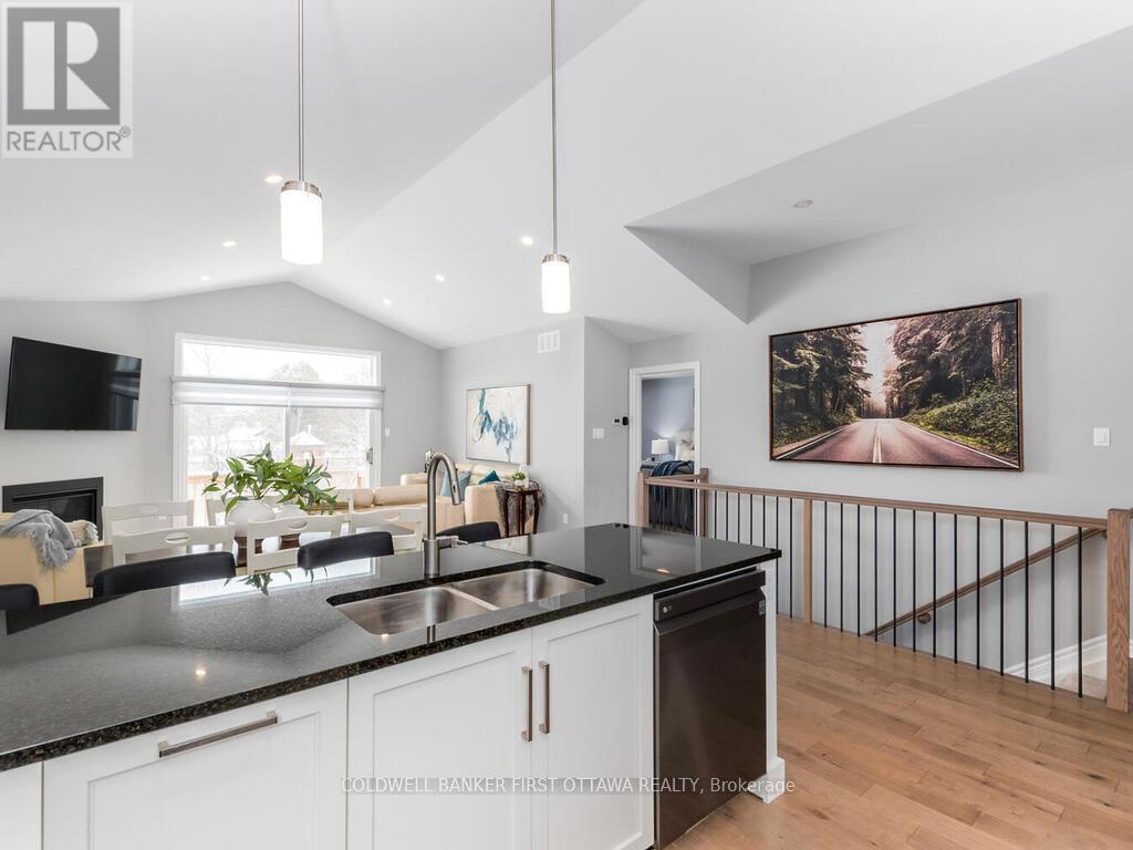 627 Bracewell Street, Mississippi Mills, Ontario  K0A 1A0 - Photo 18 - X12906124