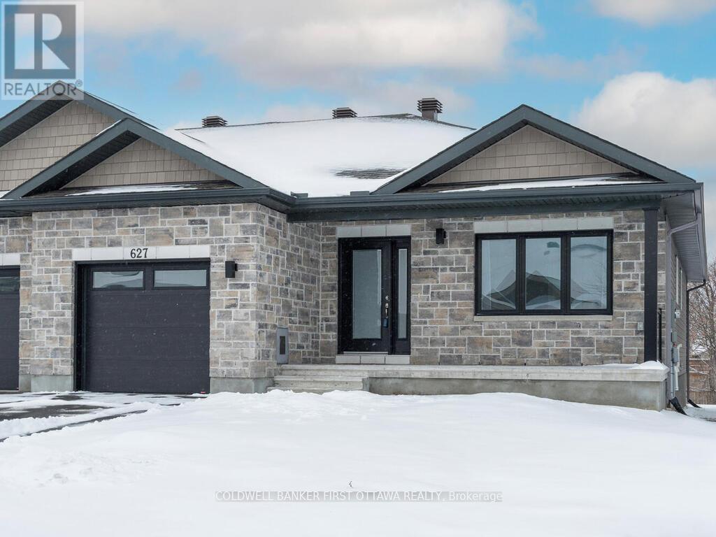 627 Bracewell Street, Mississippi Mills, Ontario  K0A 1A0 - Photo 2 - X12906124