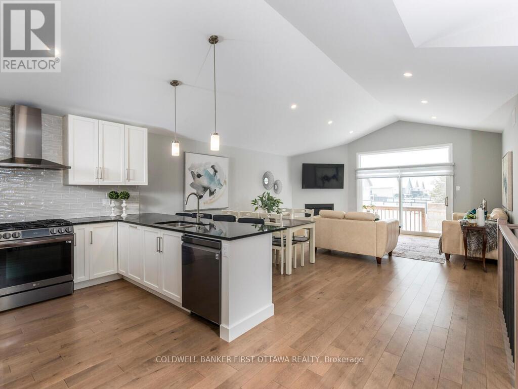 627 Bracewell Street, Mississippi Mills, Ontario  K0A 1A0 - Photo 6 - X12906124