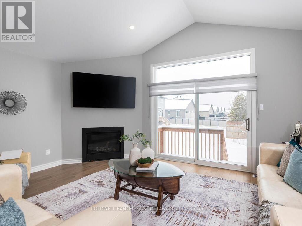 627 Bracewell Street, Mississippi Mills, Ontario  K0A 1A0 - Photo 7 - X12906124