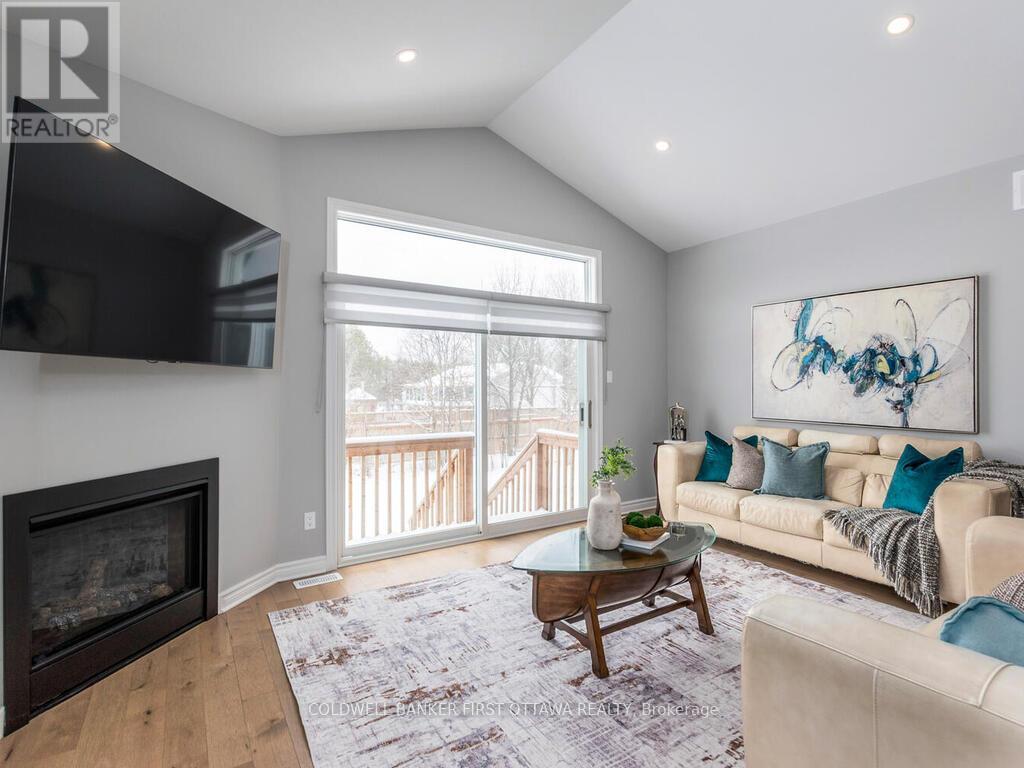 627 Bracewell Street, Mississippi Mills, Ontario  K0A 1A0 - Photo 8 - X12906124