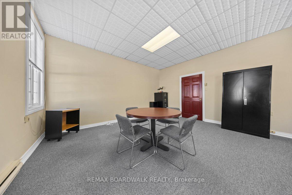 210 - 20 Bennett Street, Carleton Place, Ontario  K7C 4G9 - Photo 5 - X12906150