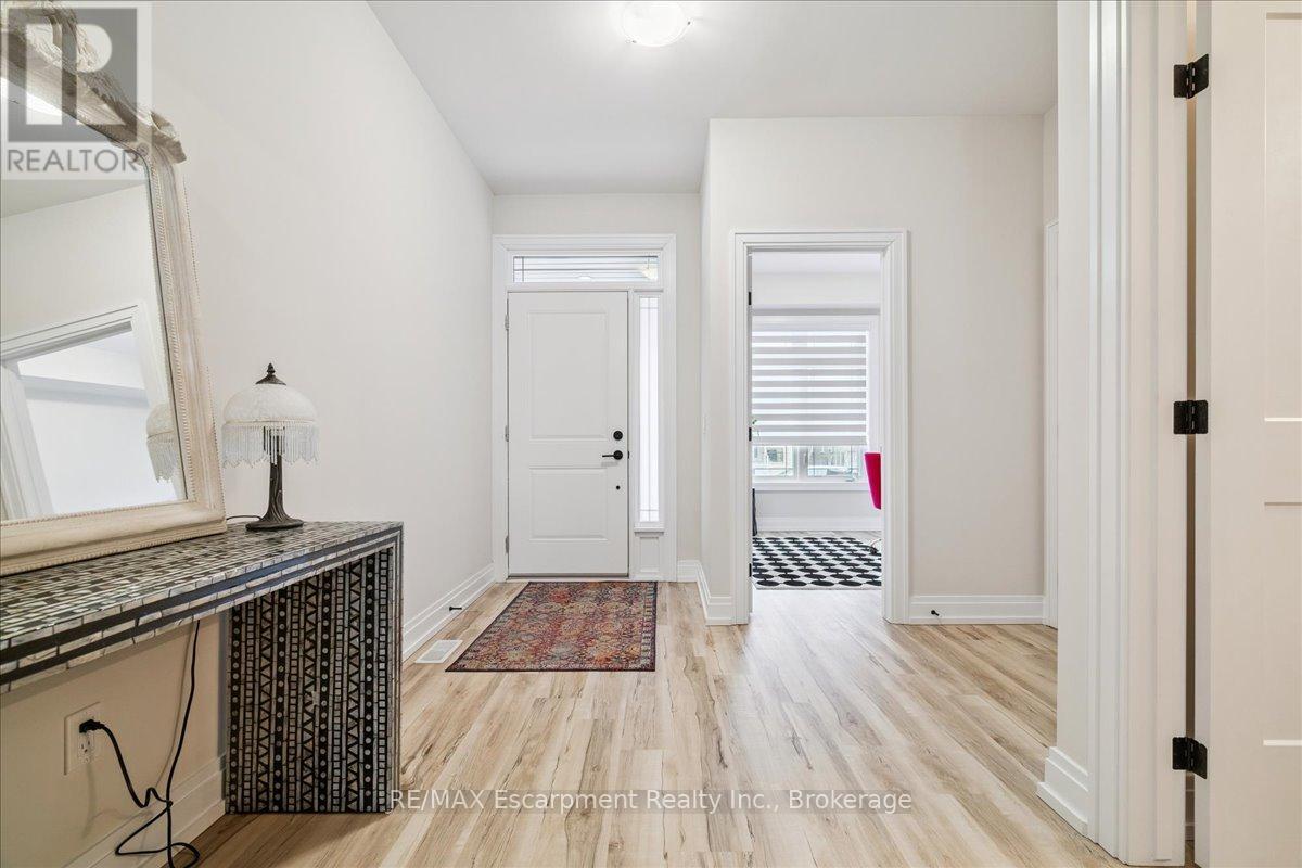 20 Granite Ridge Trail, Hamilton, Ontario  L8B 1Y4 - Photo 3 - X12906110