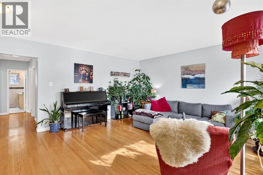 3707 Glenbrook Drive SW, Calgary, Alberta  T3E 4L8 - Photo 2 - A2293969