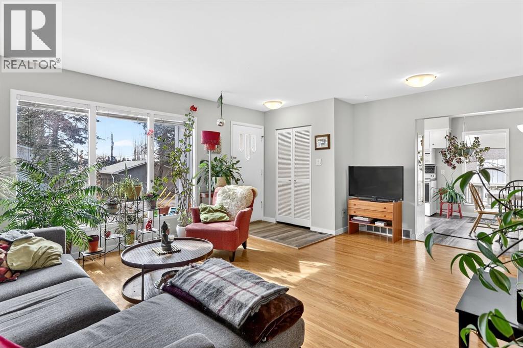 3707 Glenbrook Drive SW, Calgary, Alberta  T3E 4L8 - Photo 4 - A2293969