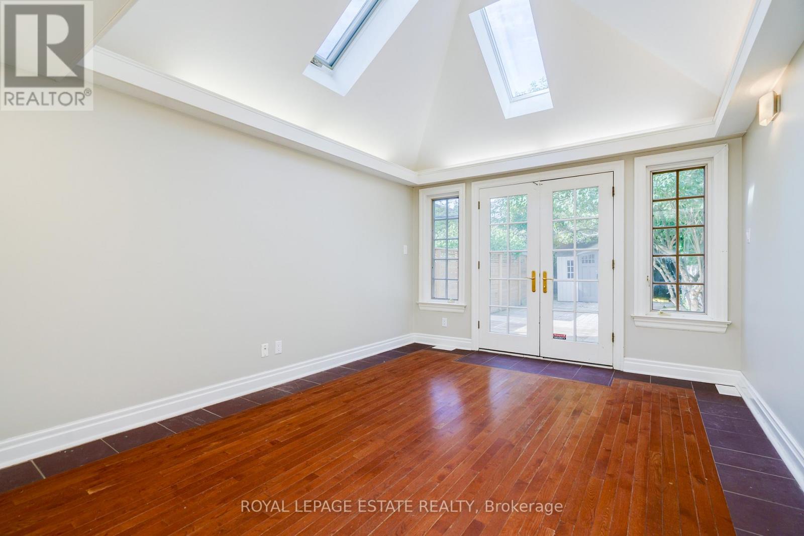 292 Silver Birch Avenue, Toronto, Ontario  M4E 3L5 - Photo 14 - E12906156