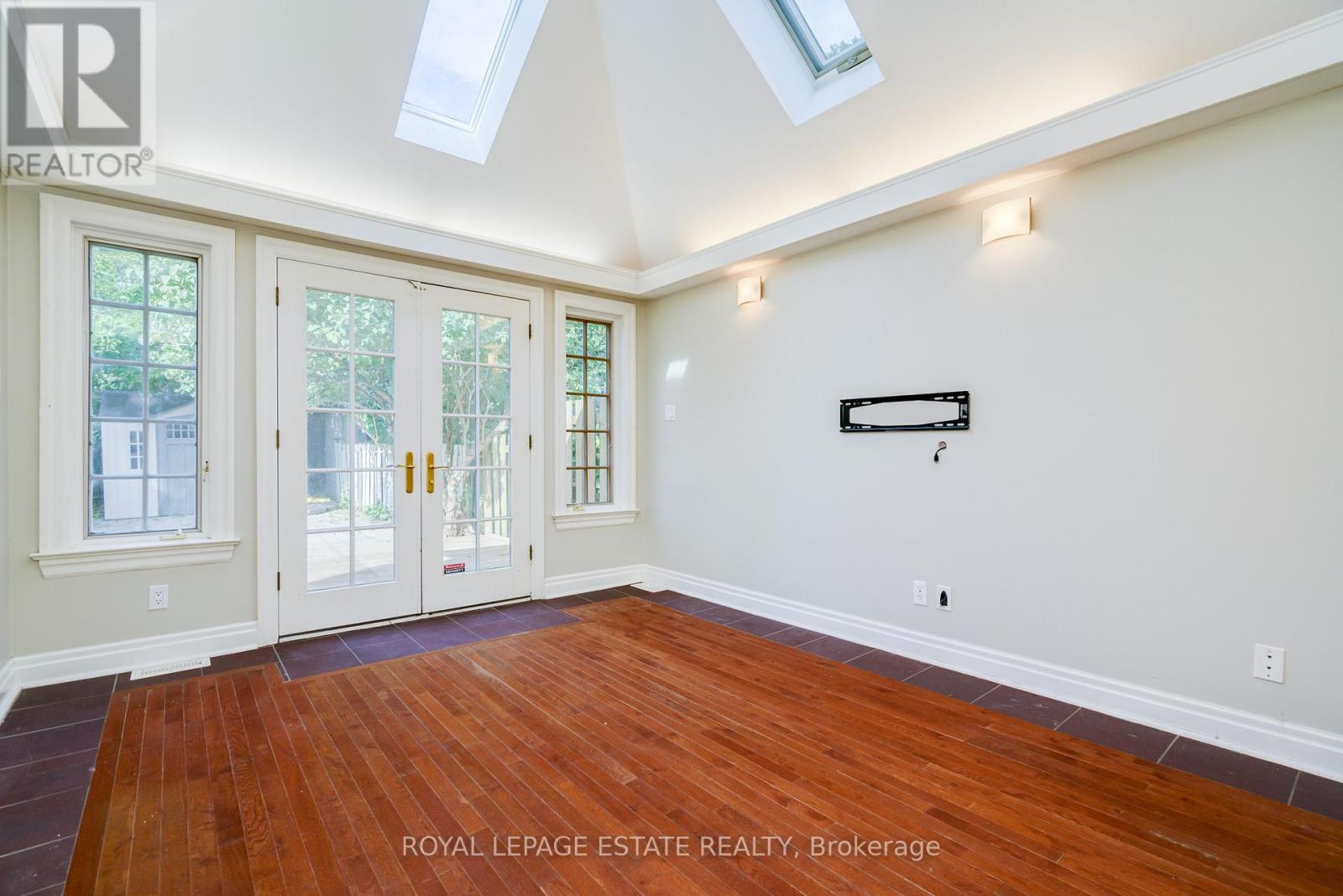 292 Silver Birch Avenue, Toronto, Ontario  M4E 3L5 - Photo 17 - E12906156