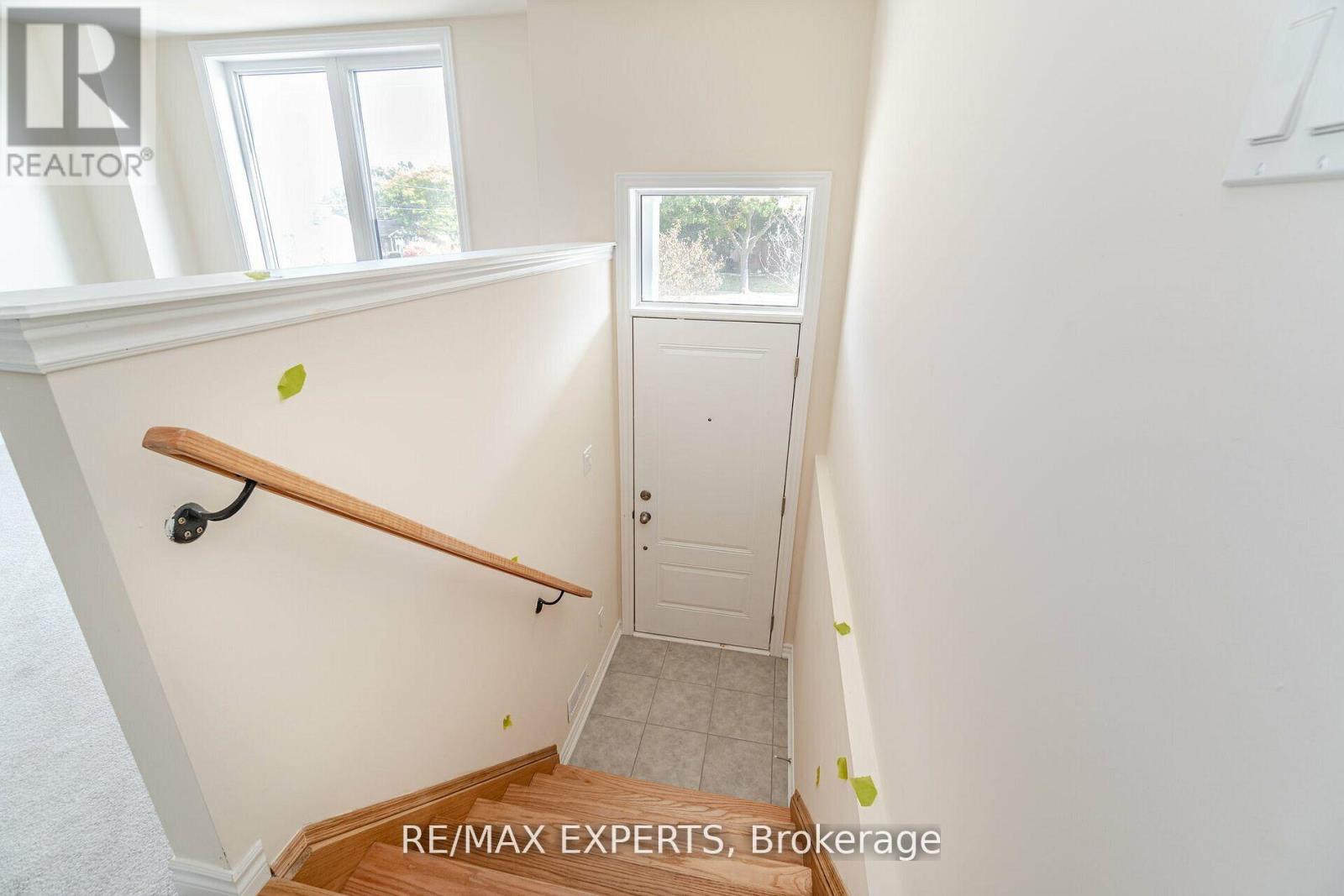 402 Okanagan Path, Oshawa, Ontario  L1H 0B1 - Photo 3 - E12906178