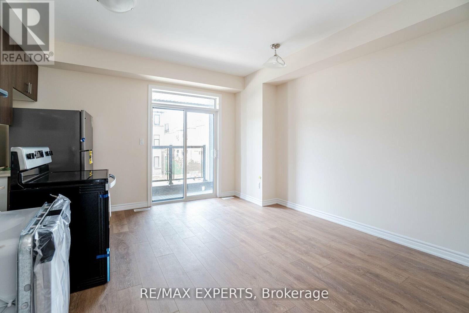 402 Okanagan Path, Oshawa, Ontario  L1H 0B1 - Photo 4 - E12906178