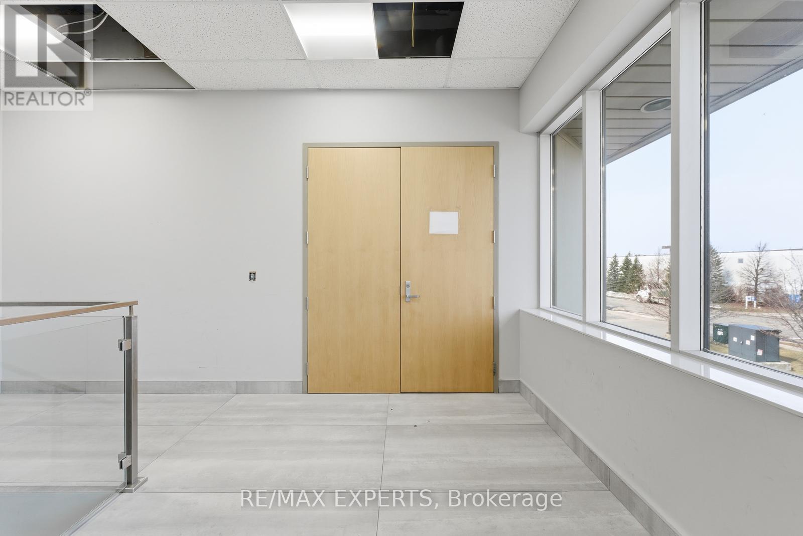 35 Romina Drive, Vaughan, Ontario  L4K 4Z9 - Photo 10 - N12906142