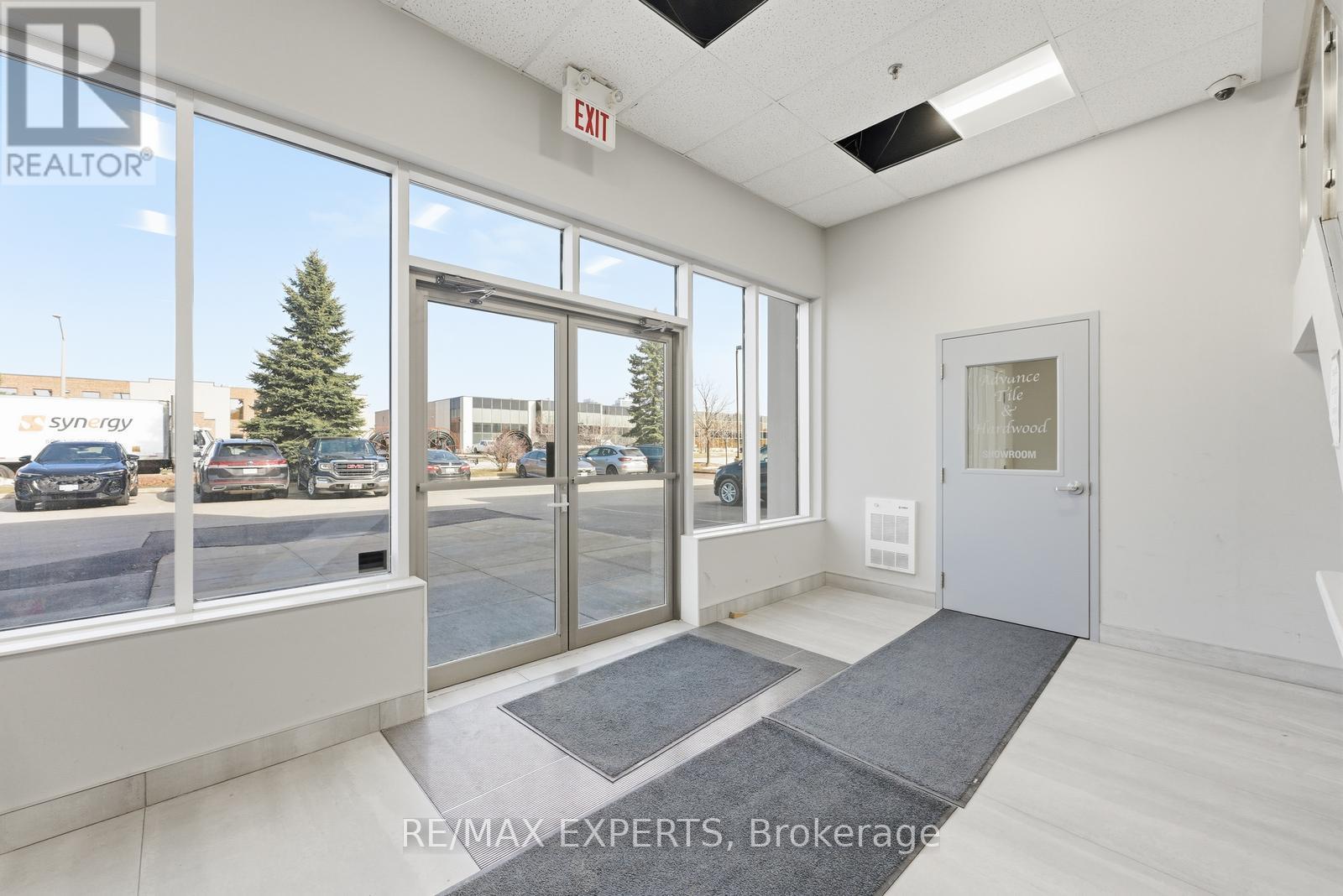 35 Romina Drive, Vaughan, Ontario  L4K 4Z9 - Photo 7 - N12906142