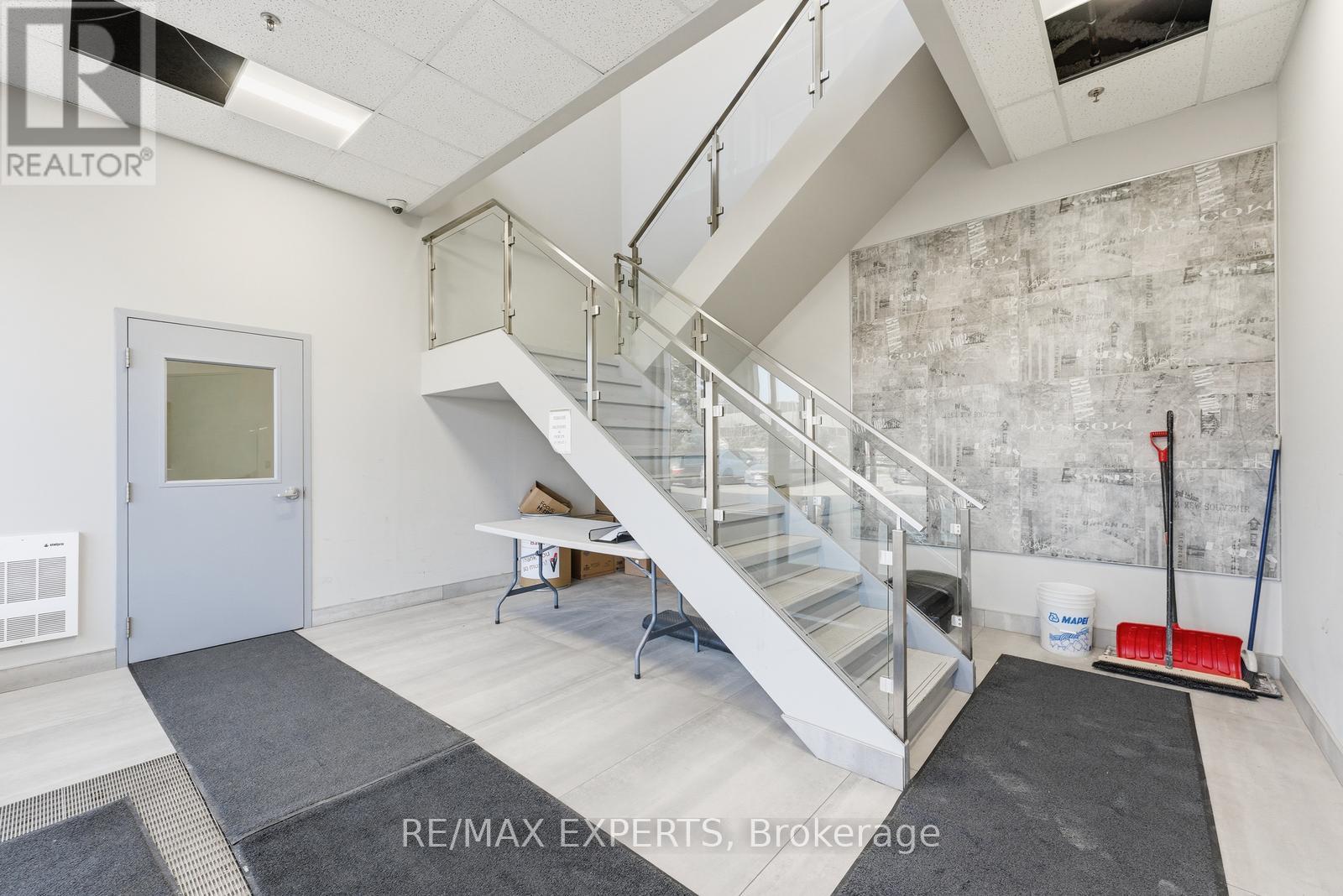 35 Romina Drive, Vaughan, Ontario  L4K 4Z9 - Photo 8 - N12906142