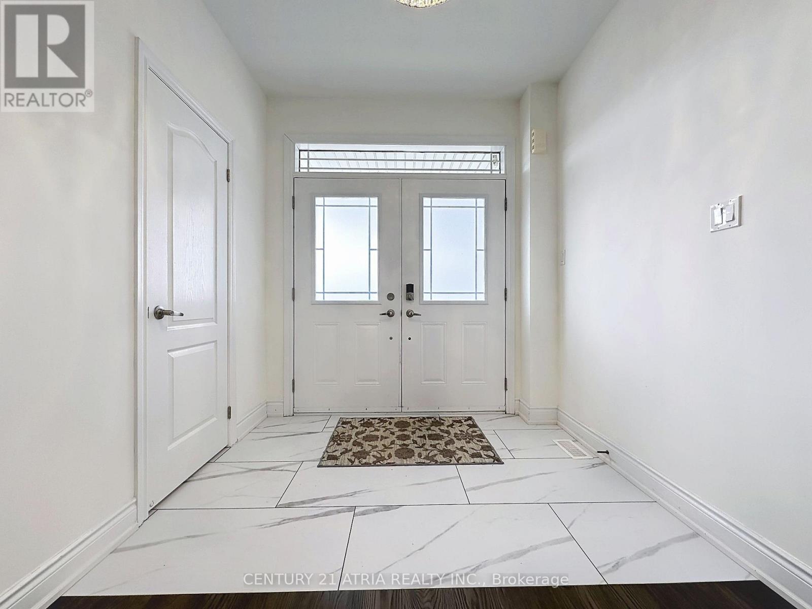 14 Heritage Street, Bradford West Gwillimbury, Ontario  L3Z 0X5 - Photo 3 - N12906172