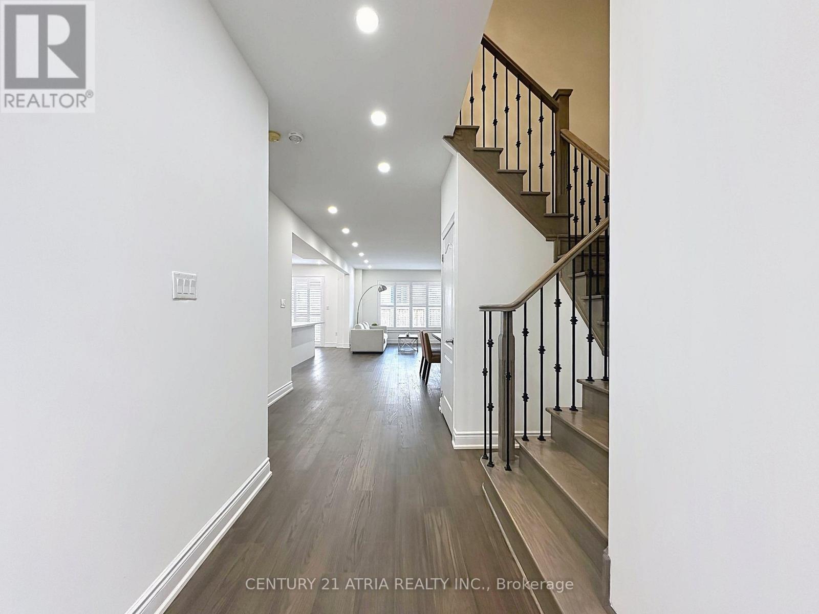 14 Heritage Street, Bradford West Gwillimbury, Ontario  L3Z 0X5 - Photo 7 - N12906172