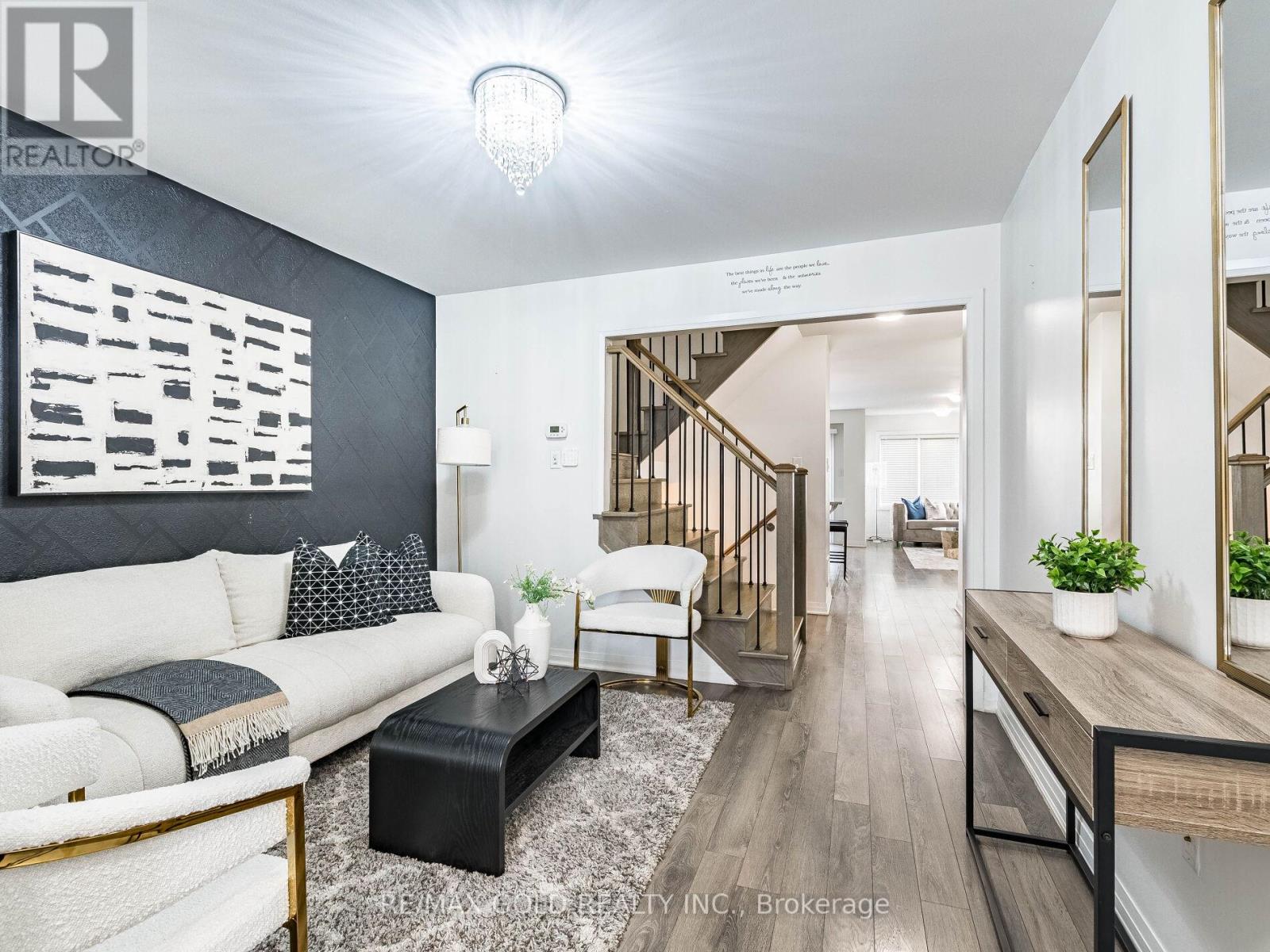 19 Lothbury Drive, Brampton, Ontario  L7A 4G7 - Photo 5 - W12906160