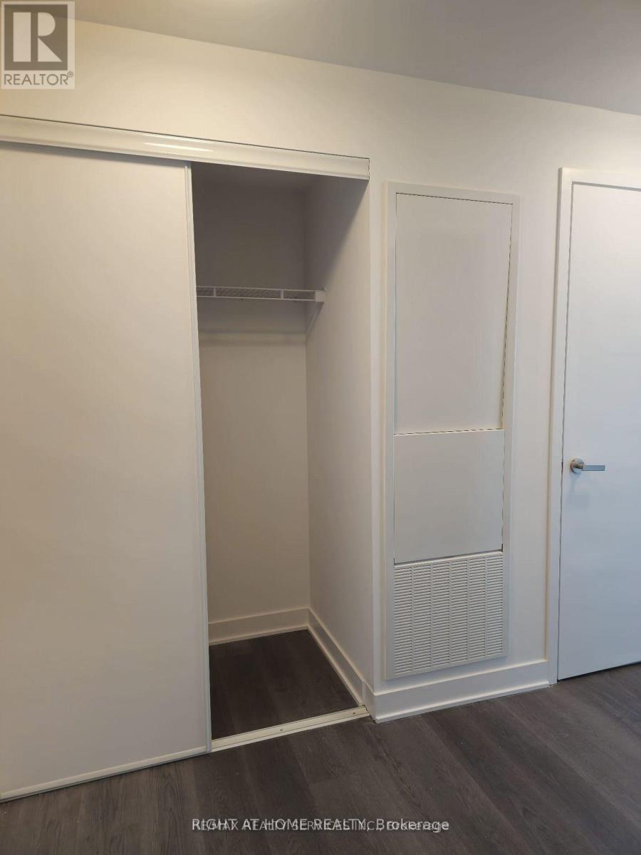 3903 - 3900 Confederation Parkway, Mississauga, Ontario  L5B 0M3 - Photo 2 - W12906168