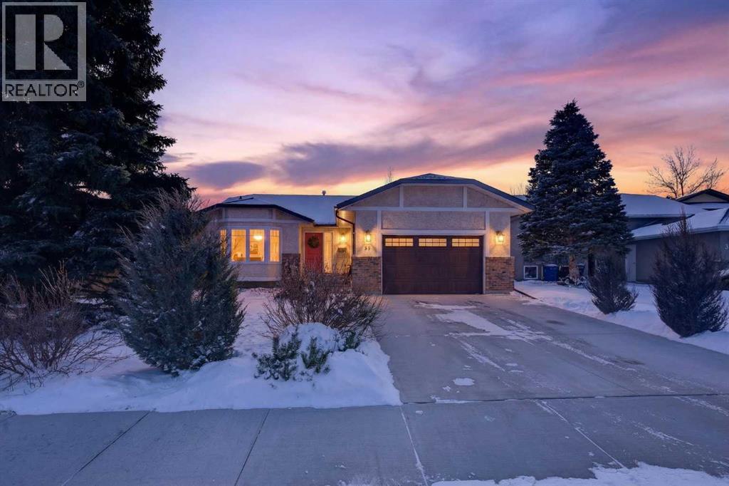 39 Wildwood Crescent W, Lethbridge, Alberta