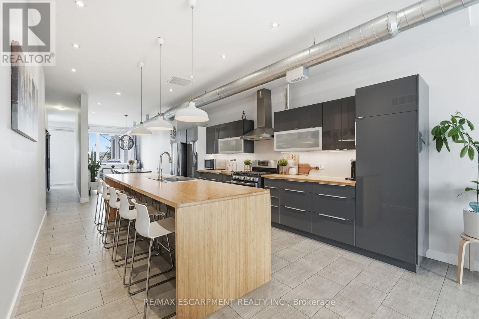 414 John Street, Hamilton, Ontario  L8L 4R3 - Photo 8 - X12906116