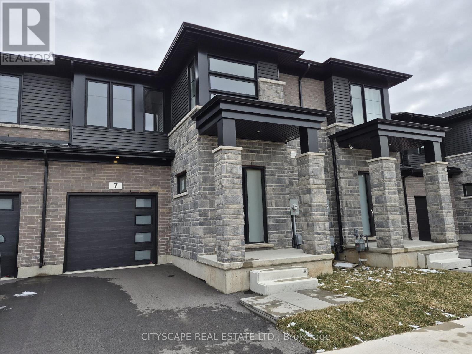 7 Saffron Way, Pelham, Ontario  L0S 1E1 - Photo 2 - X12906144