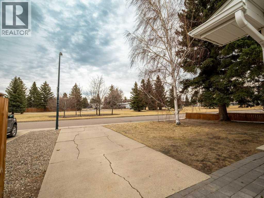 1046 Lakeview Drive S, Lethbridge, Alberta  T1K 3E8 - Photo 4 - A2293883