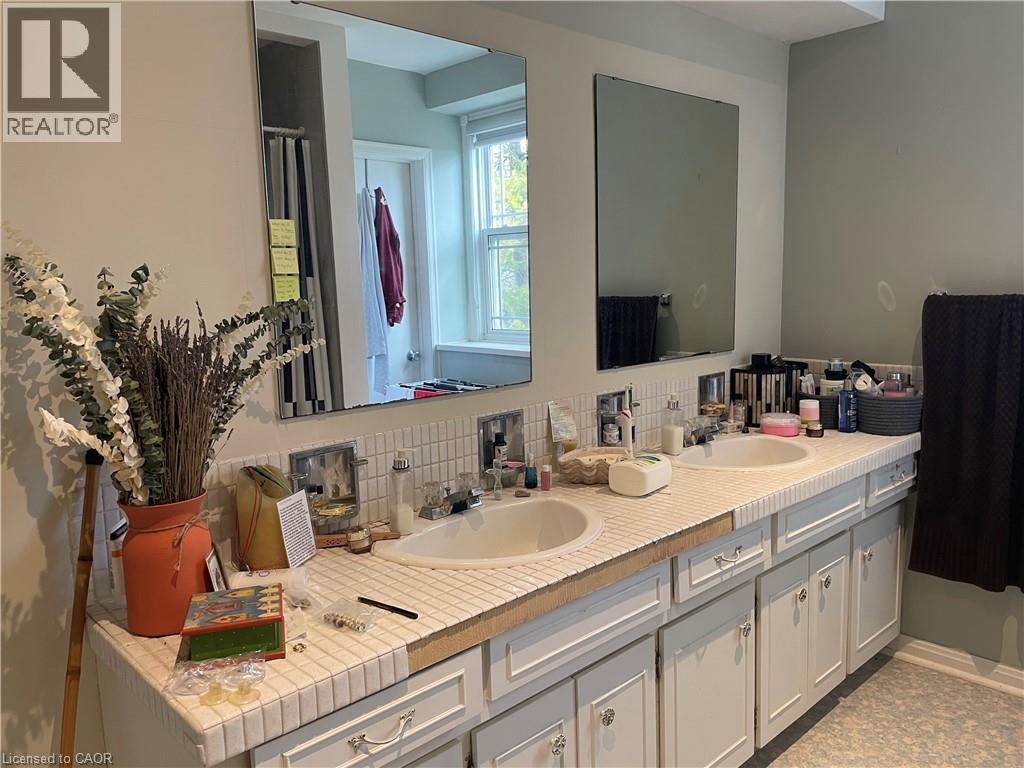 190 Mohawk Avenue, Waterloo, Ontario  N2L 2T3 - Photo 11 - 40812088