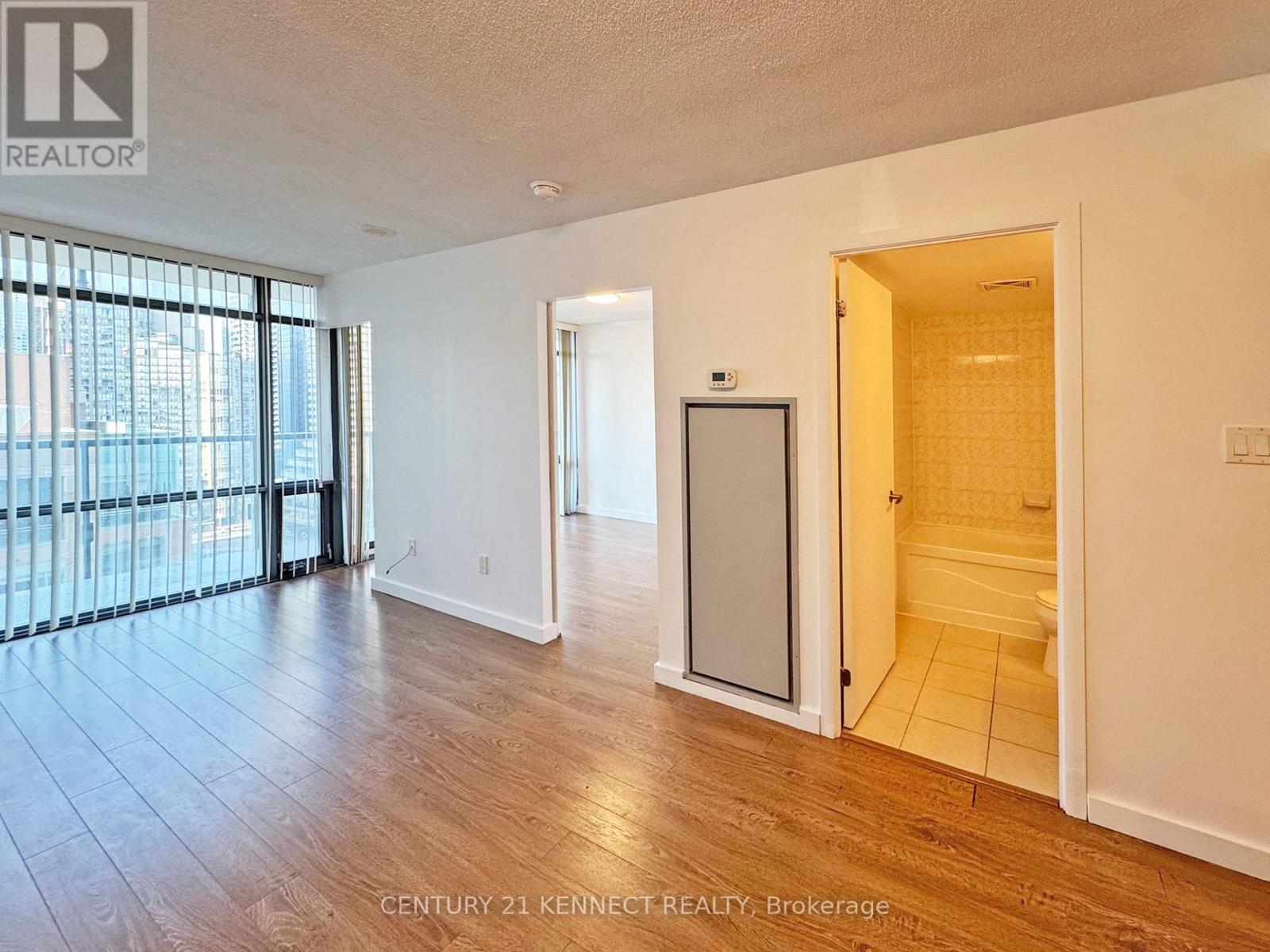 1706 - 37 Grosvenor Street, Toronto, Ontario  M4Y 3G5 - Photo 2 - C12906202