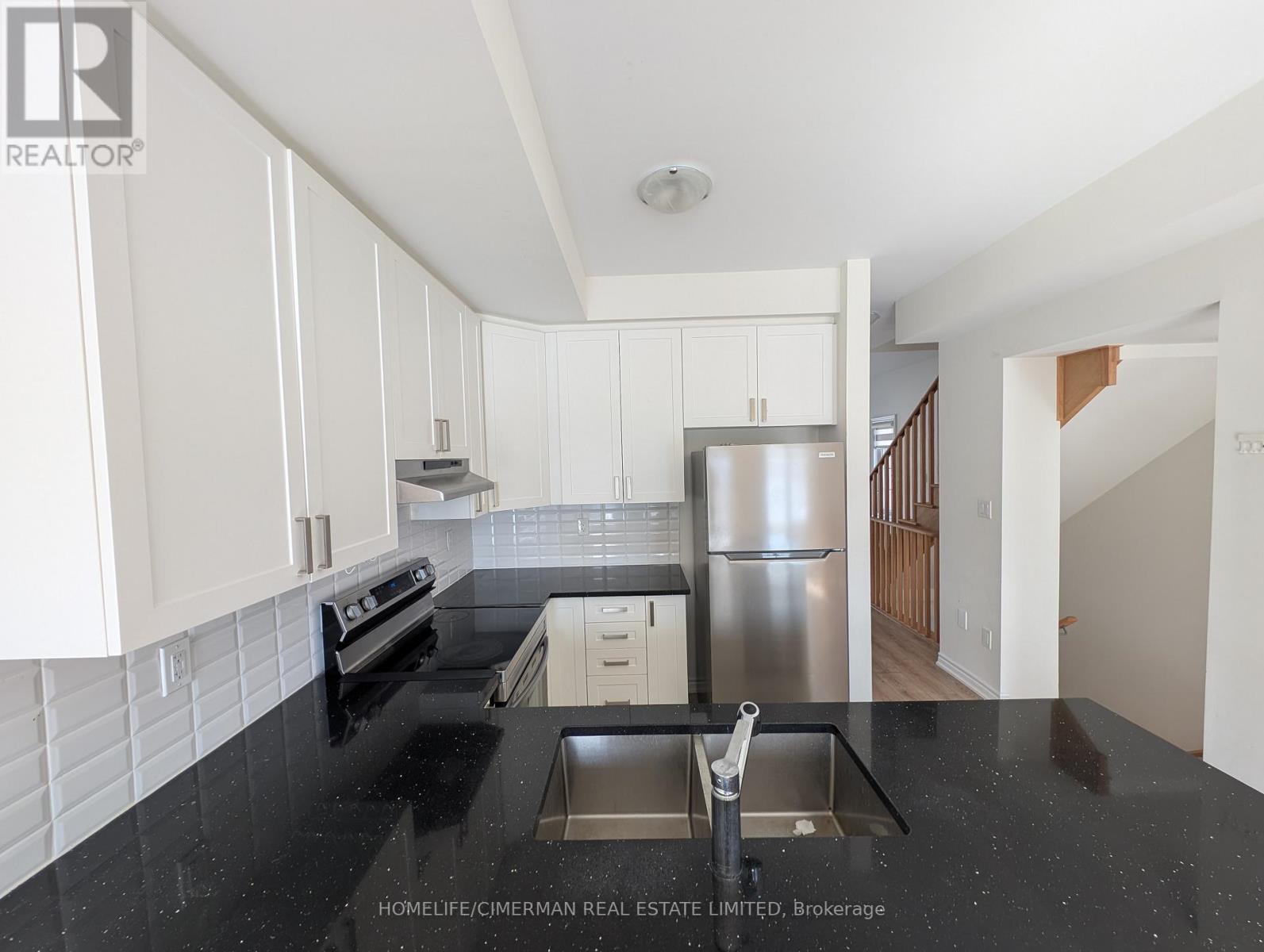 223 Royal Northern Path N, Oshawa, Ontario  L1L 0R6 - Photo 4 - E12906222