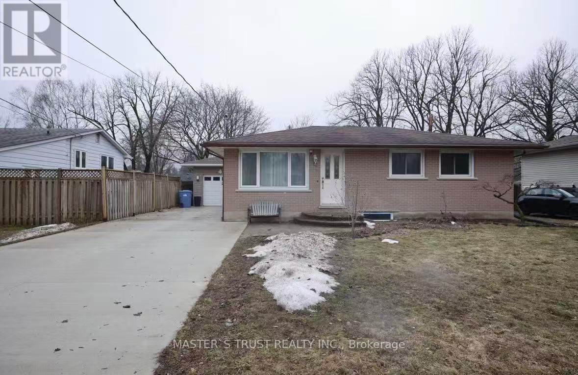 16 HASTINGS BOULEVARD, Guelph, Ontario
