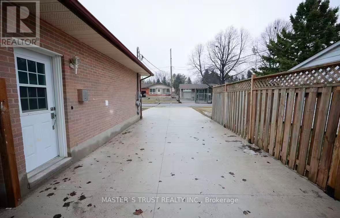 16 Hastings Boulevard, Guelph, Ontario  N1E 4G4 - Photo 11 - X12906210