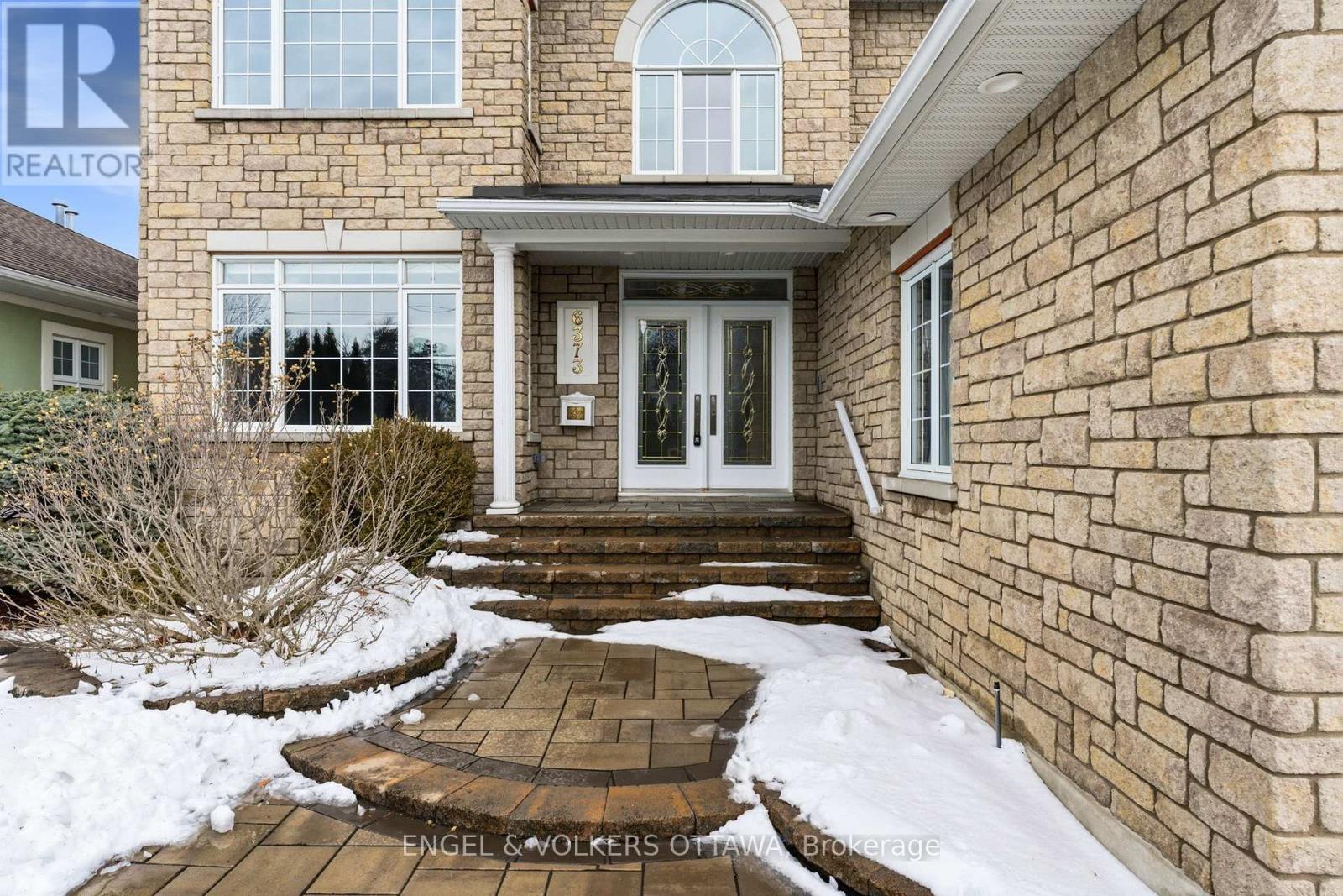 6373 Radisson Way, Ottawa, Ontario  K1C 2Z9 - Photo 2 - X12906240