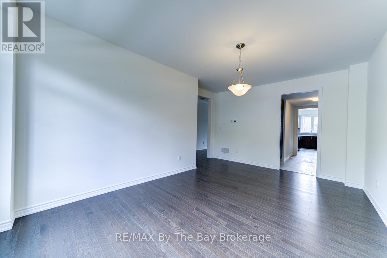 174 Mapleside Drive, Wasaga Beach, Ontario  L9Z 0L4 - Photo 5 - S12906294