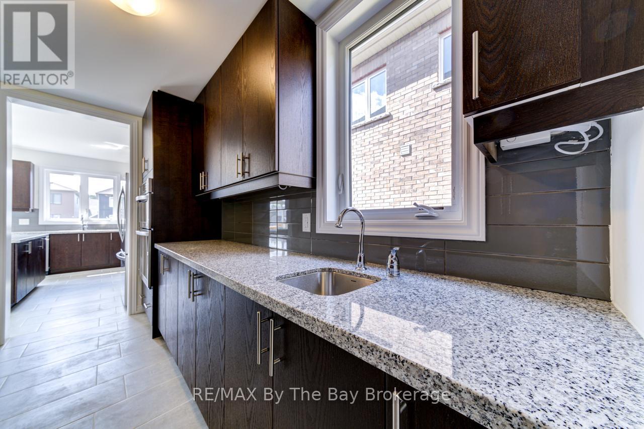 174 Mapleside Drive, Wasaga Beach, Ontario  L9Z 0L4 - Photo 6 - S12906294