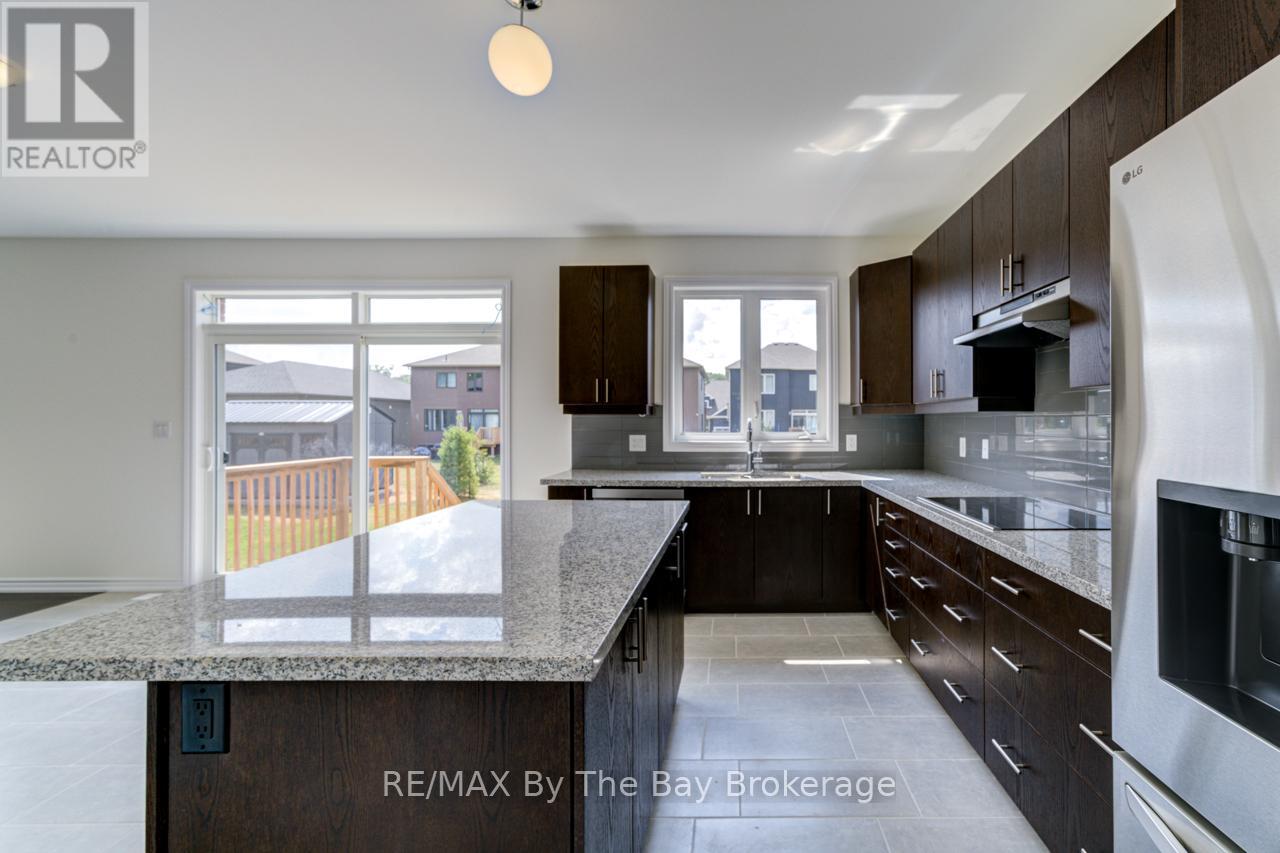 174 Mapleside Drive, Wasaga Beach, Ontario  L9Z 0L4 - Photo 9 - S12906294